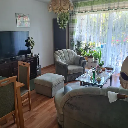 Privates Mit Balkon Und Uebernachtungsmoeglichkeit In Eine Wohngemeinschaft In Der Naehe Des Flughafens Leipzig,halle Schkeuditz