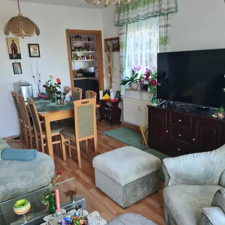 Apartament Privates Mit Balkon Und Uebernachtungsmoeglichkeit In Eine Wohngemeinschaft In Der Naehe Des Flughafens Leipzig,halle Schkeuditz