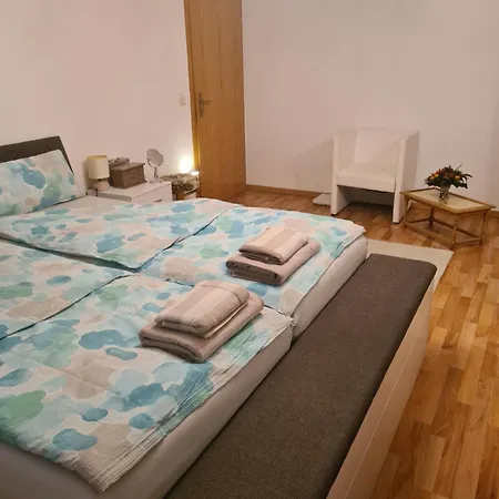 Private In Einer Wohngemeinschaft Fuer Nacht In Der Naehe Des Flughafens Halle Leipzig Schkeuditz