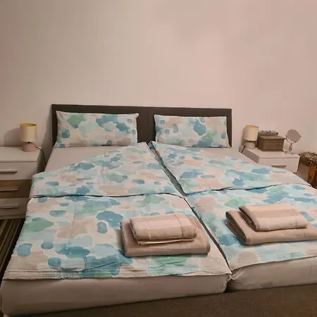 Private In Einer Wohngemeinschaft Fuer Nacht In Der Naehe Des Flughafens Halle Leipzig Schkeuditz