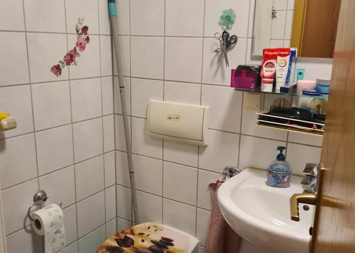 Apartment Privates Mit Balkon Und Uebernachtungsmoeglichkeit In Eine Wohngemeinschaft In Der Naehe Des Flughafens Leipzig,halle Schkeuditz