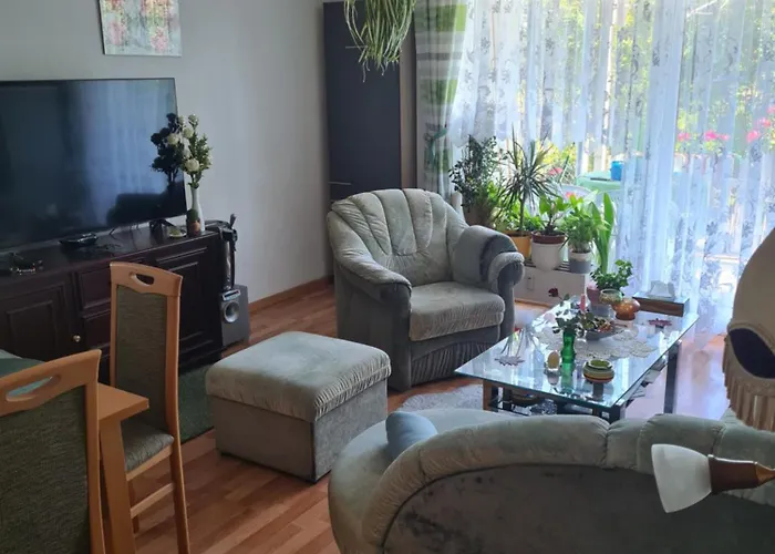 Privates Mit Balkon Und Uebernachtungsmoeglichkeit In Eine Wohngemeinschaft In Der Naehe Des Flughafens Leipzig,halle Schkeuditz