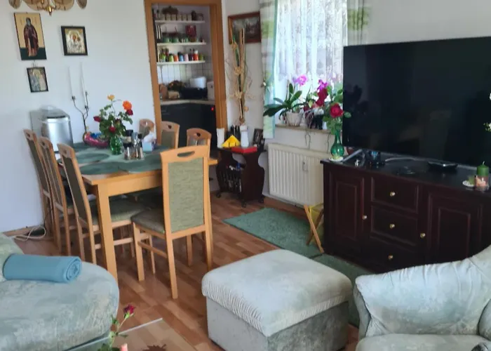 Apartment Privates Mit Balkon Und Uebernachtungsmoeglichkeit In Eine Wohngemeinschaft In Der Naehe Des Flughafens Leipzig,halle Schkeuditz