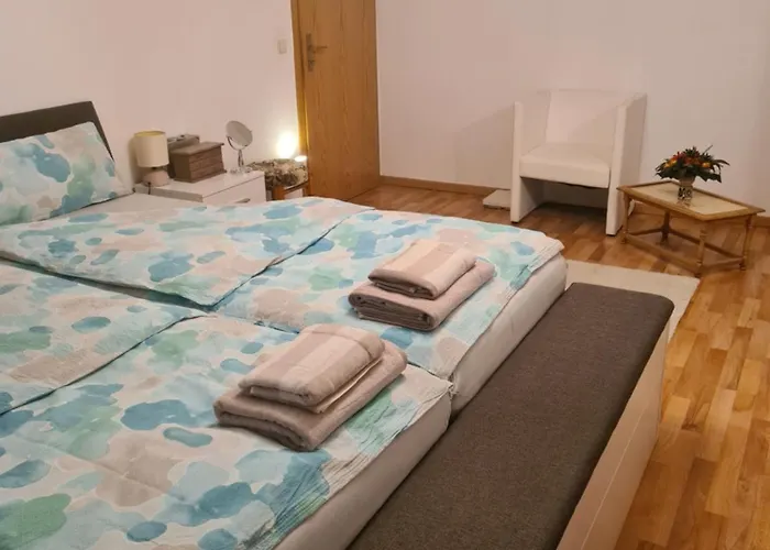 Privates Mit Balkon Und Uebernachtungsmoeglichkeit In Eine Wohngemeinschaft In Der Naehe Des Flughafens Leipzig,halle Schkeuditz