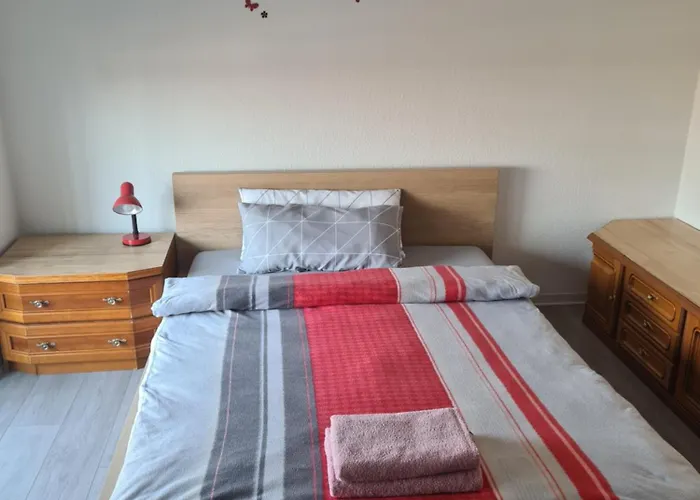 Privates Mit Balkon Und Uebernachtungsmoeglichkeit In Eine Wohngemeinschaft In Der Naehe Des Flughafens Leipzig,halle * Schkeuditz